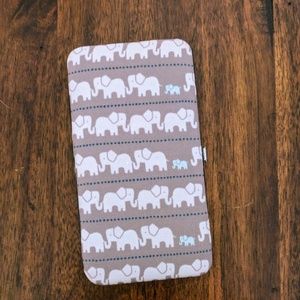 Adorable elephant hard-shell wallet